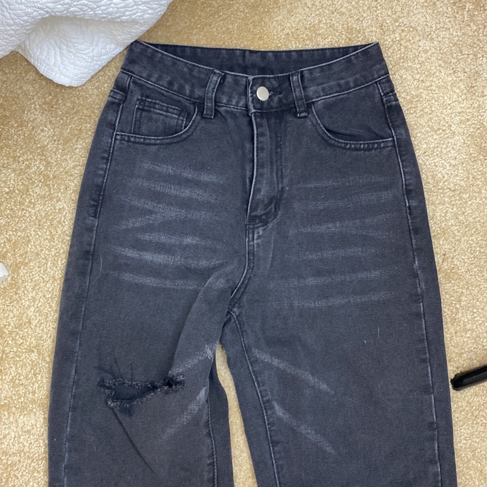 Shein wide leg black jeans hold in right thigh - Picture 4 of 4